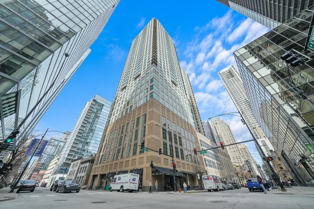 2 E Erie St. #2806, Chicago, IL 60611