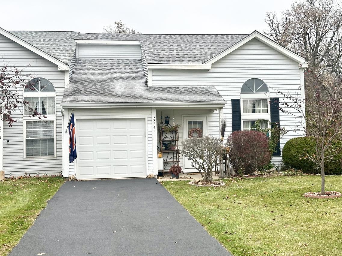3316 Greenwich Ln., Island Lake, IL 60042
