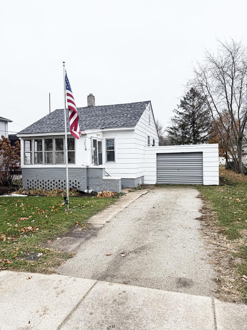 216 E 3rd St., Aroma Park, IL 60910