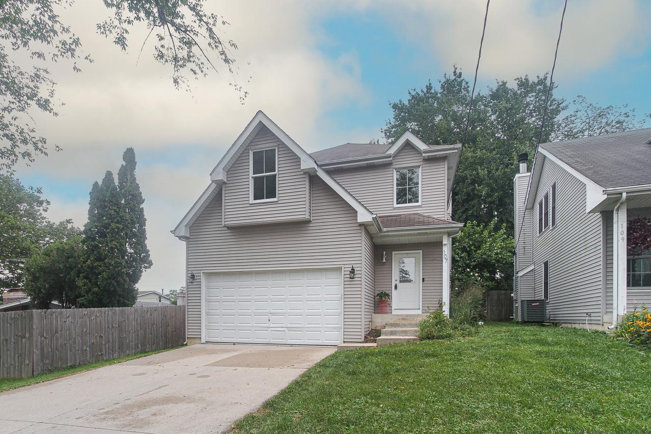 107 Hammond Ave., Wauconda, IL 60084