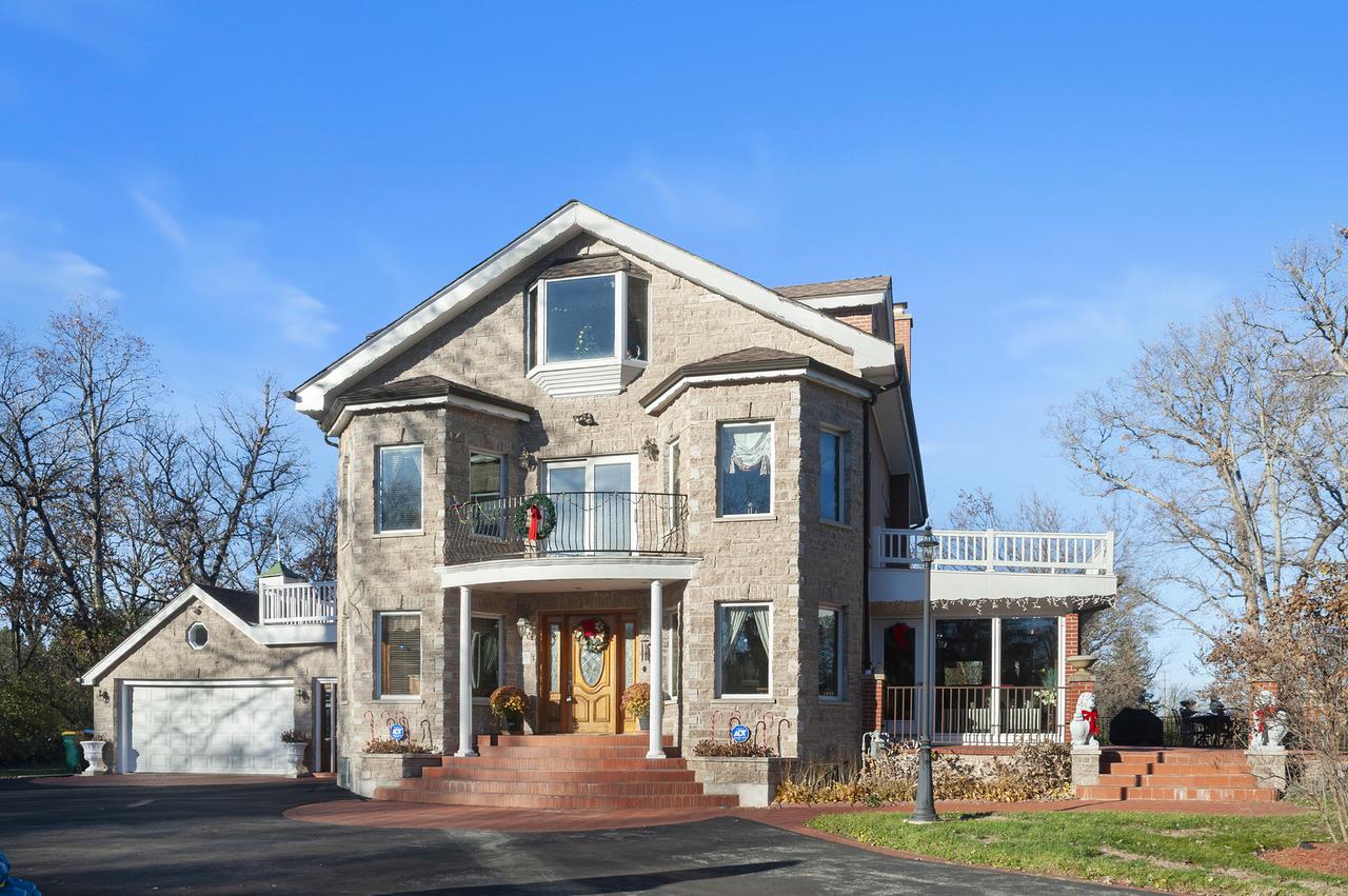 300 N Bradley Rd., Libertyville, IL 60048