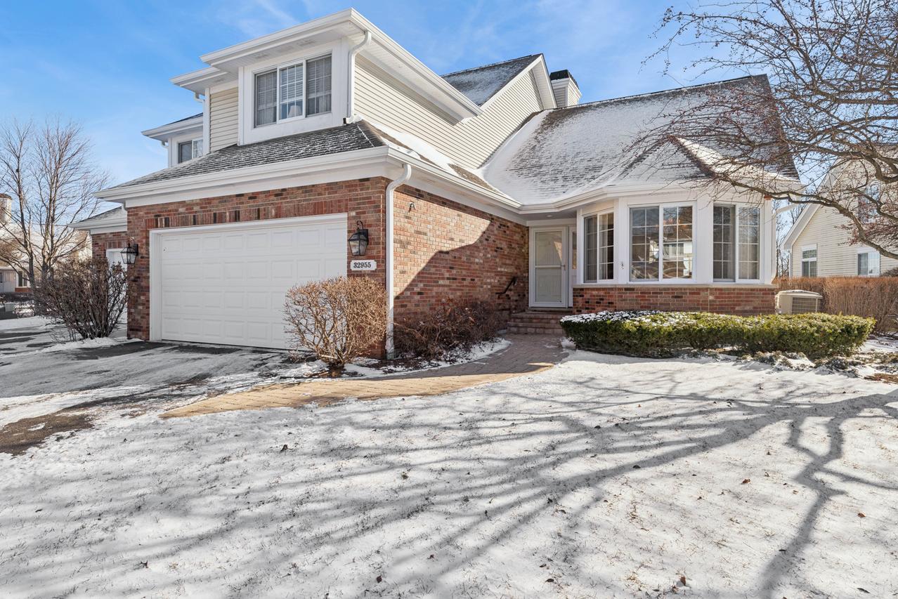 32955 N Stone Manor Dr., Grayslake, IL 60030