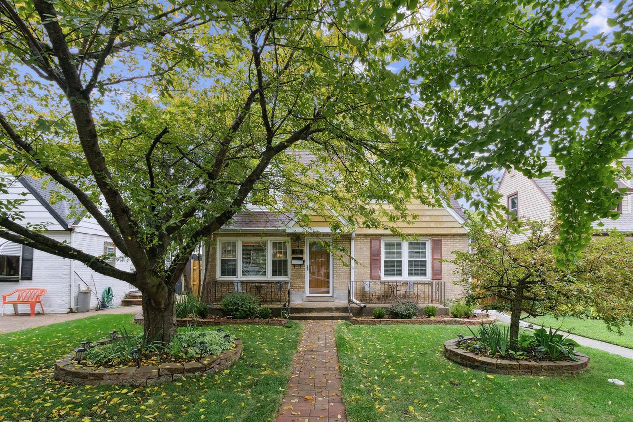 2321 Lee St., Evanston, IL 60202