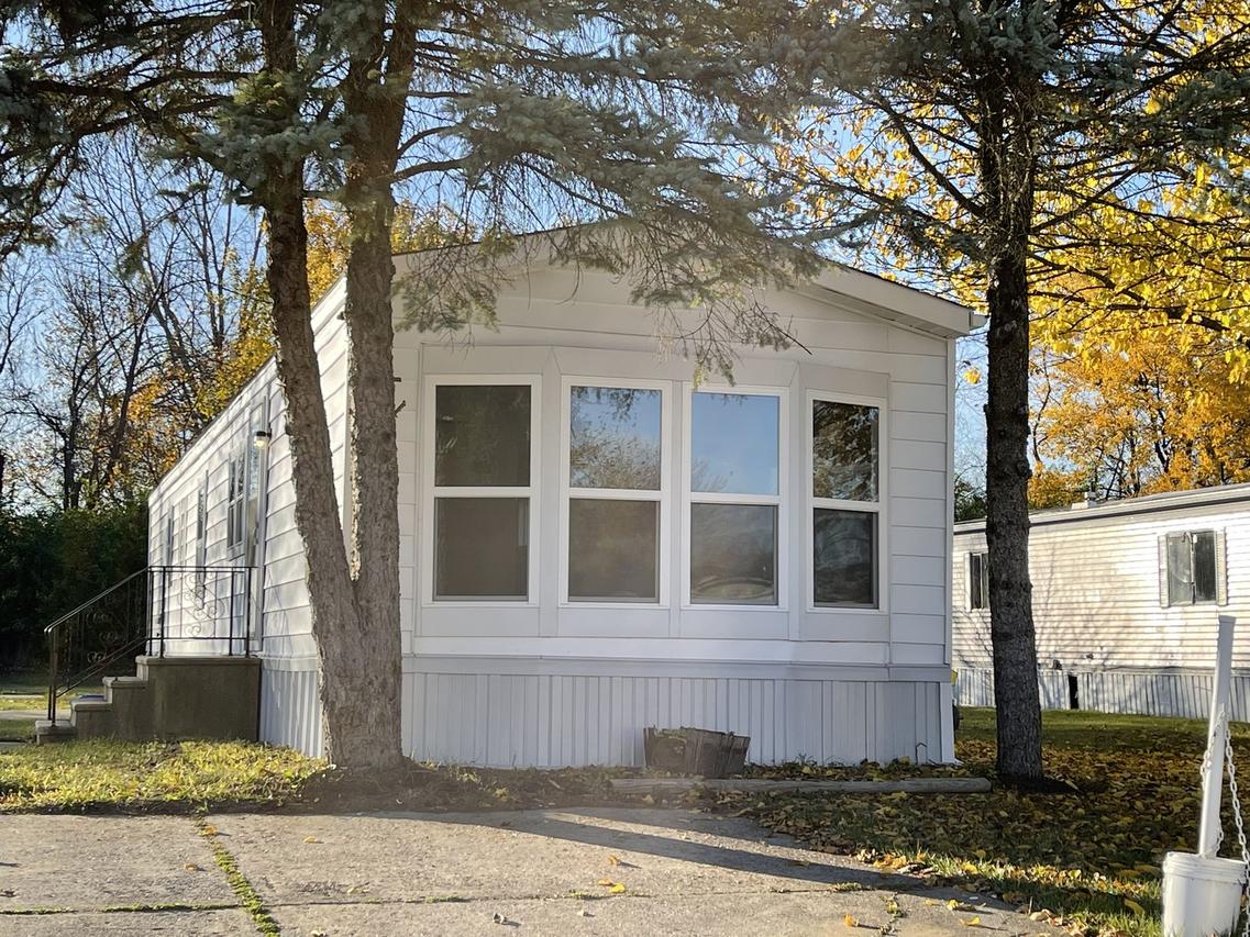 237 Blackthorn Rd., Matteson, IL 60443