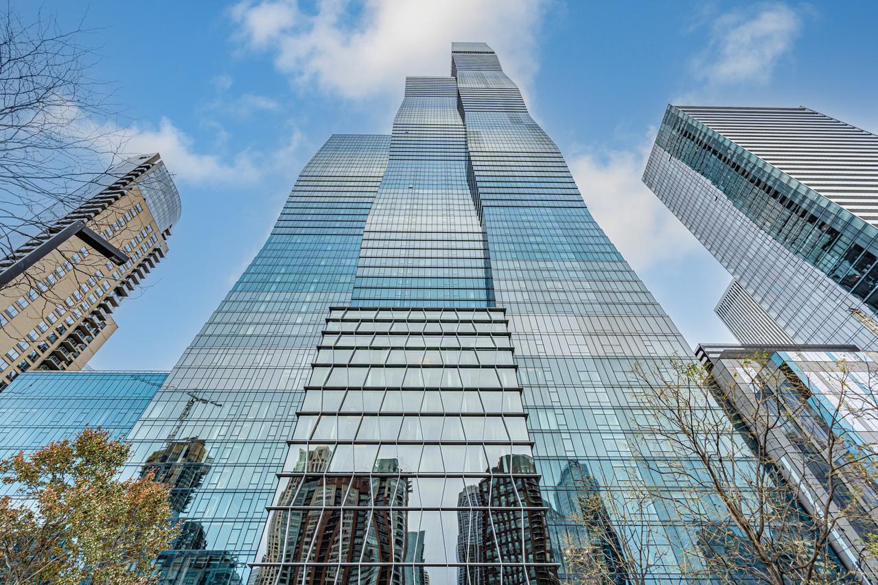 363 E Wacker Dr. #1402, Chicago, IL 60601