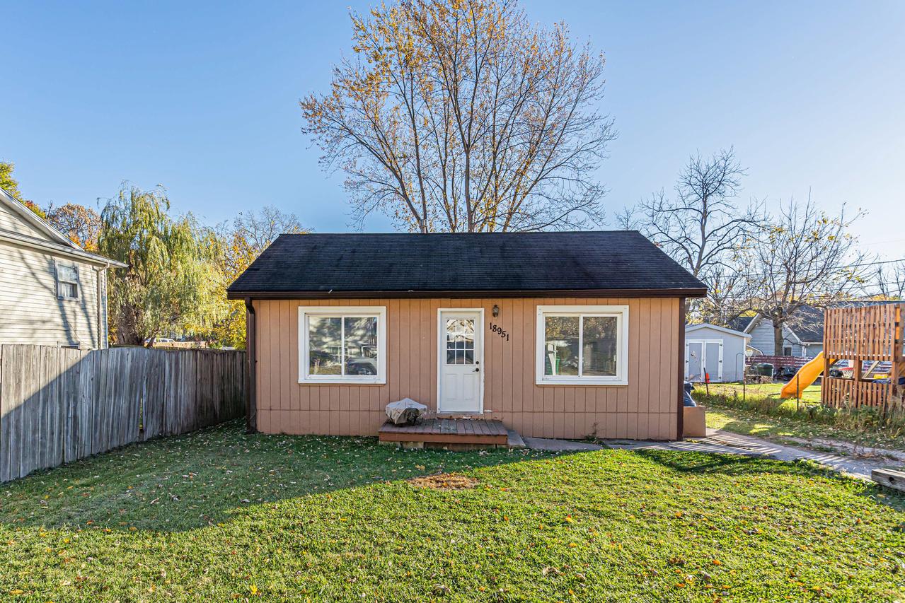 18951 W Hickory St., Mundelein, IL 60060