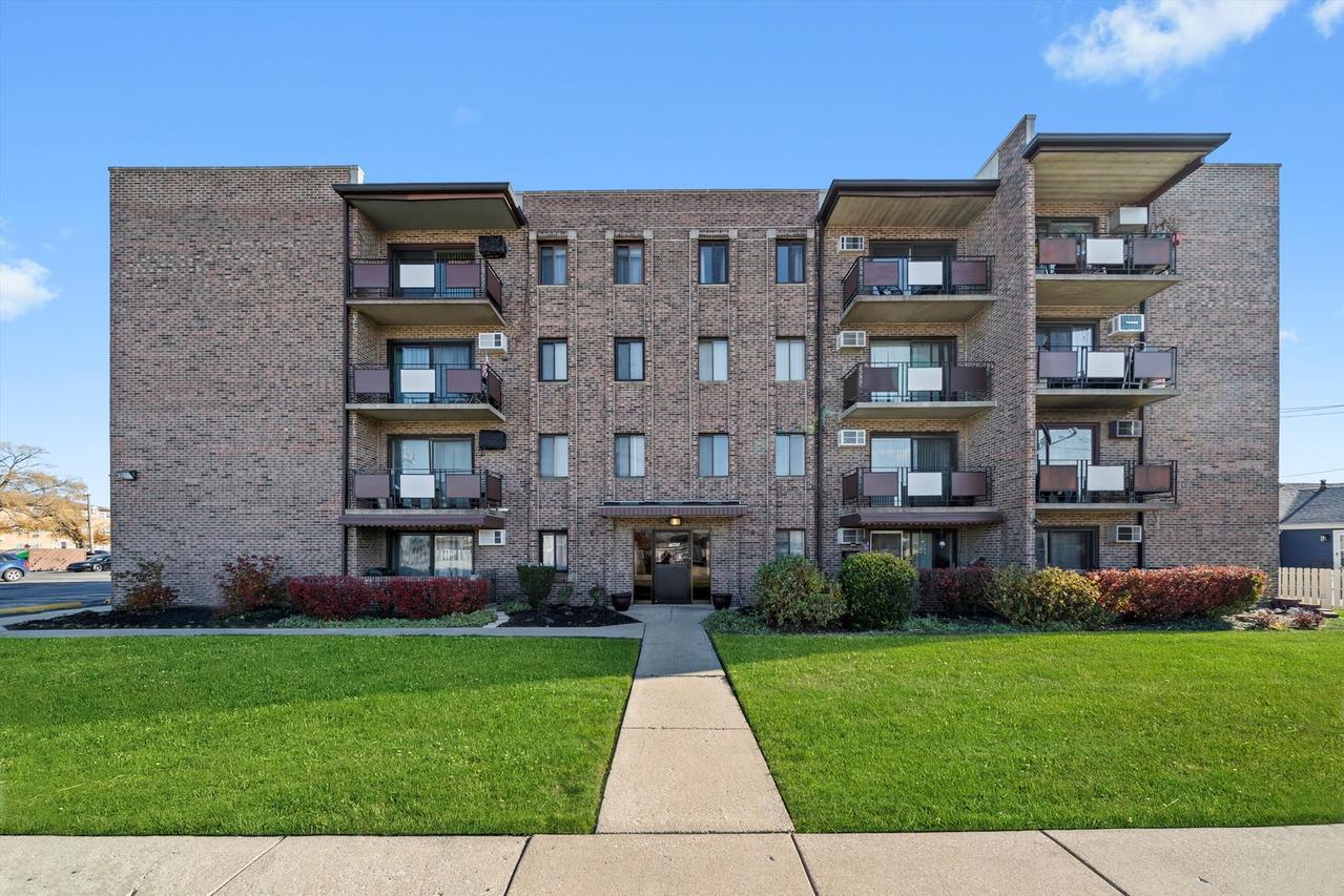 7945 S Oketo Ave. #404, Bridgeview, IL 60455