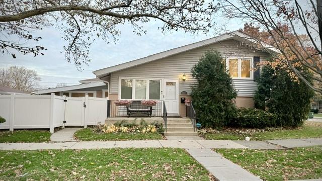 7020 Wright Ter., Niles, IL 60714