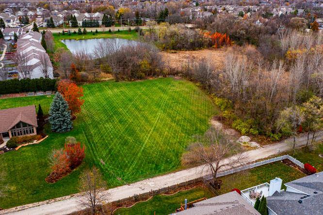 32w396 Forest Dr., Aurora, IL 60502