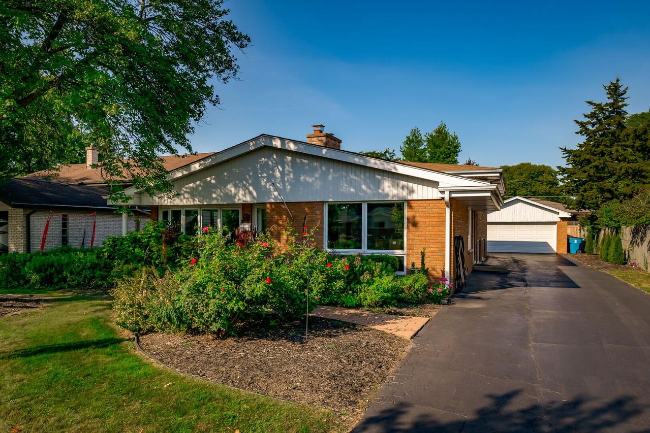 128 S Linden Ave., Elmhurst, IL 60126