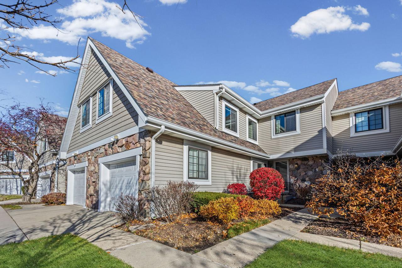 2526 Essex Dr., Northbrook, IL 60062