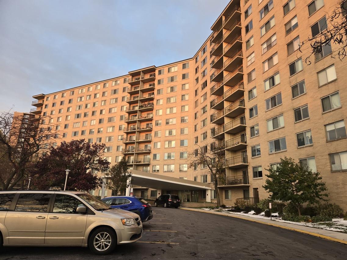 6933 N Kedzie Ave. #1209, Chicago, IL 60645