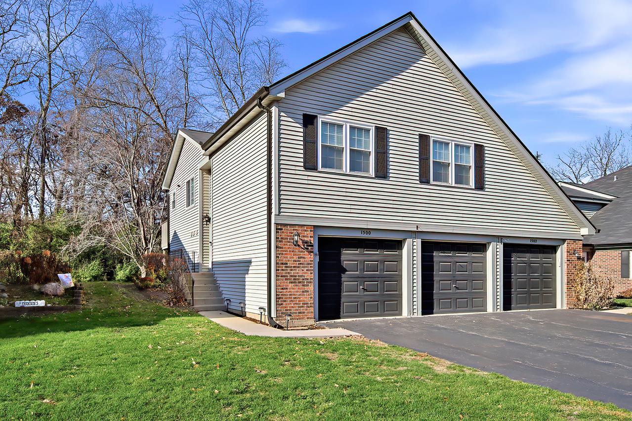 1500 Oak Valley Dr., Cary, IL 60013