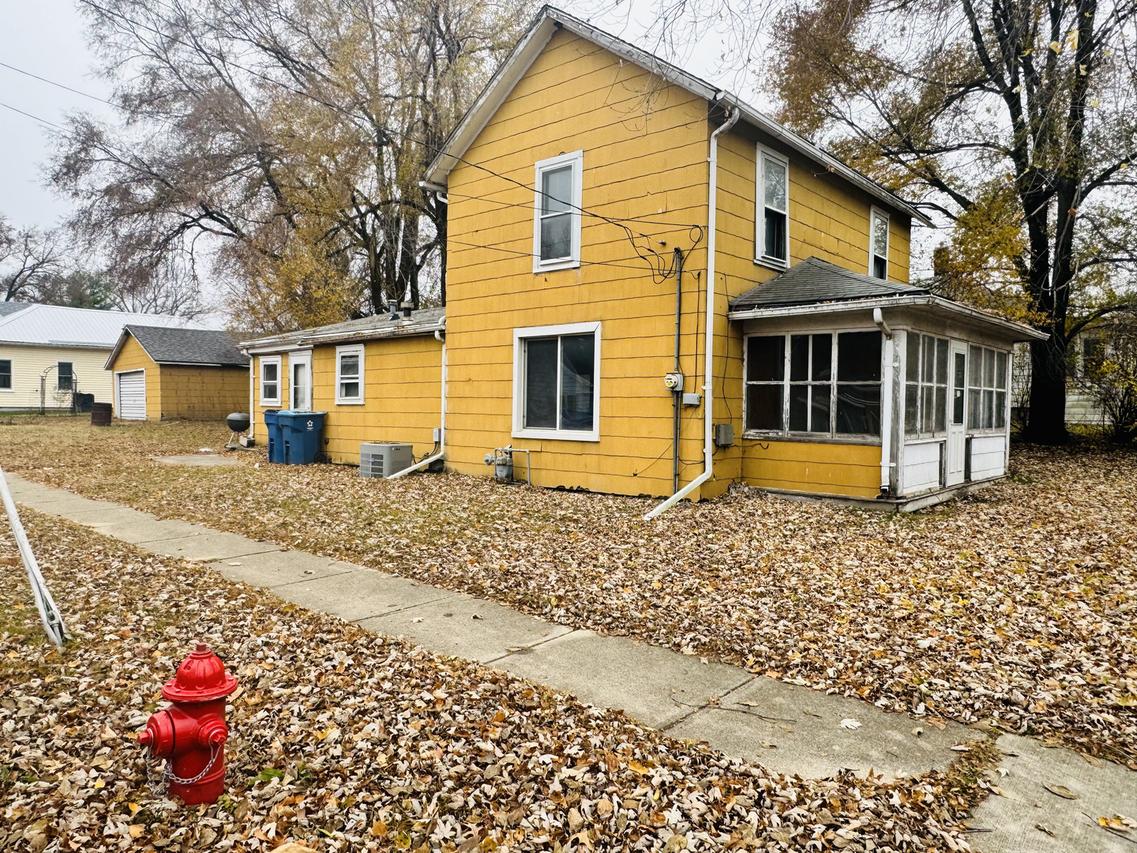 451 E Church St., Utica, IL 61373