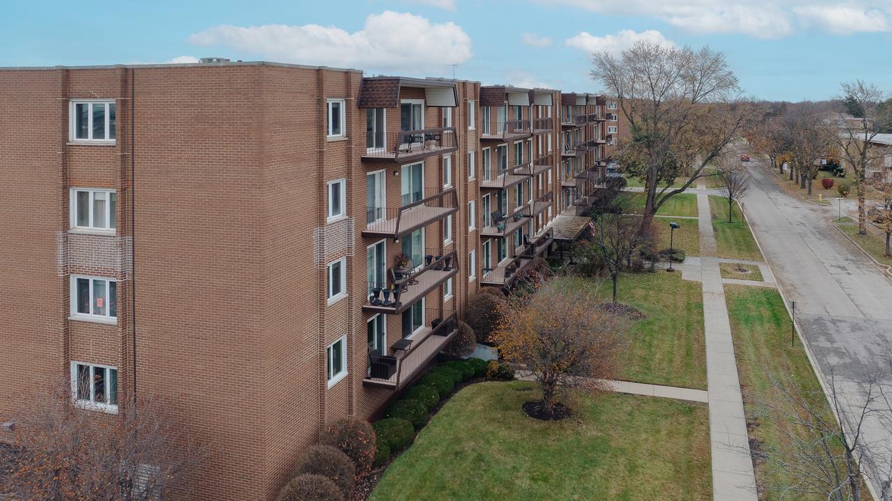 8100 W Foster Ln. #508, Niles, IL 60714