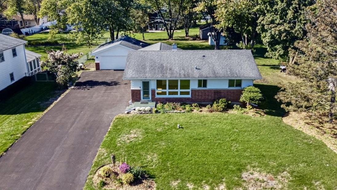 1N274 Woods Ave., Carol Stream, IL 60188