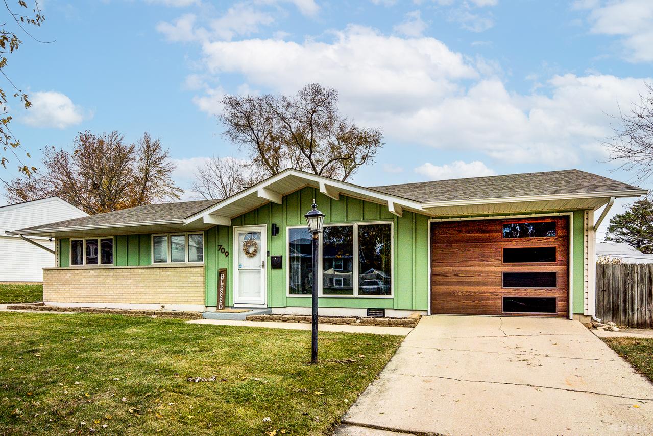 709 Cascade Ave., Romeoville, IL 60441