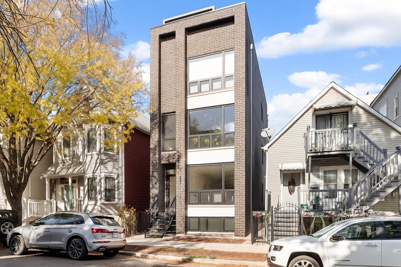 2852 W Lyndale St. #1, Chicago, IL 60647