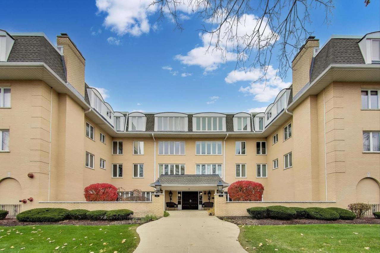 75 S 6th Ave. #204, La Grange, IL 60525