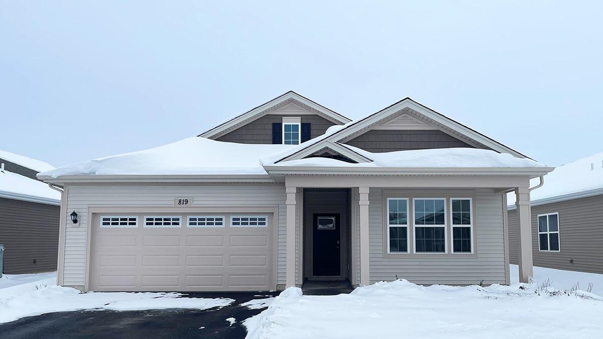 819 Mesa Ln., Pingree Grove, IL 60140