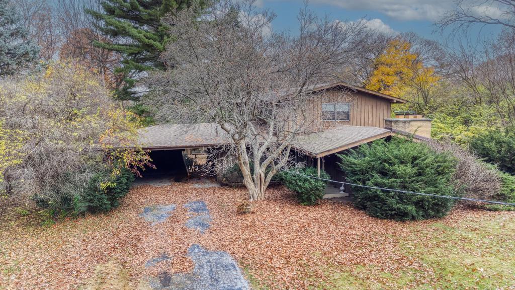 6410 Blackhawk Tr., Indian Head Park, IL 60525