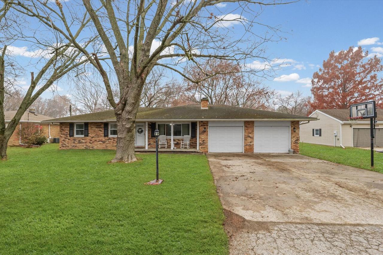 305 West St., Mahomet, IL 61853