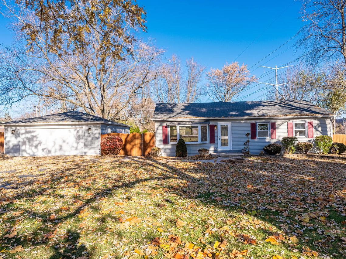 574 Hitchcock Ave., Lisle, IL 60532