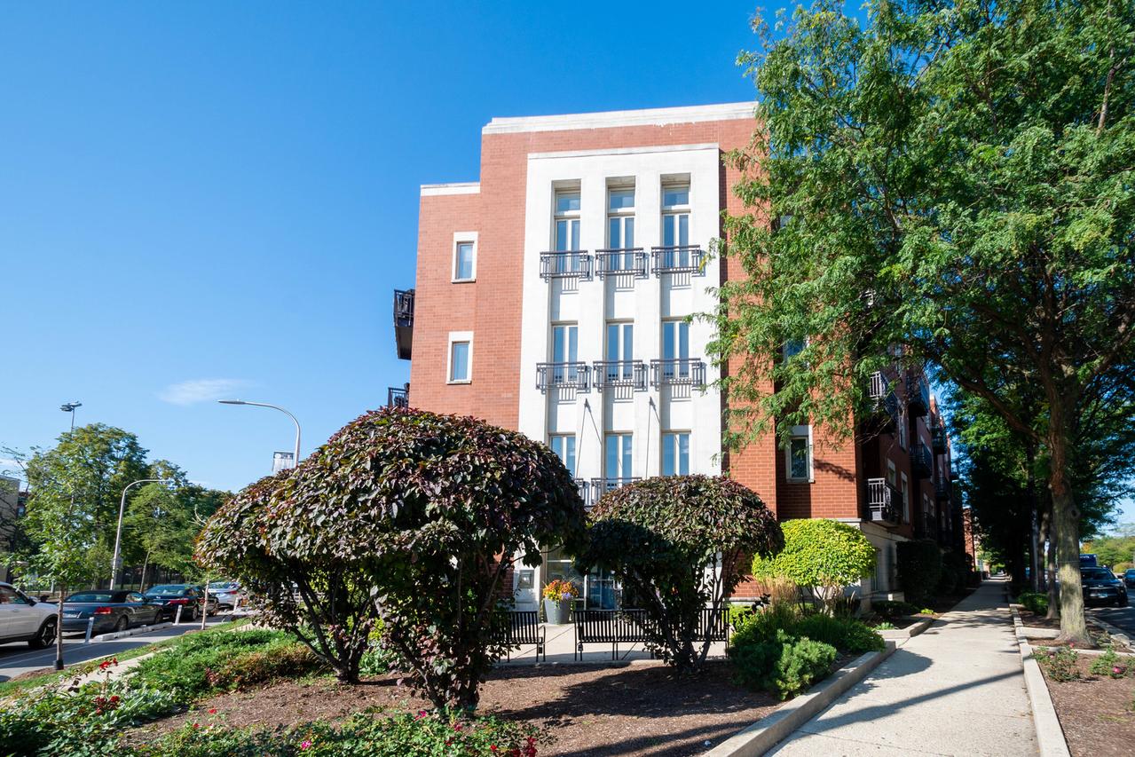 1075 W Roosevelt Rd. #201, Chicago, IL 60608