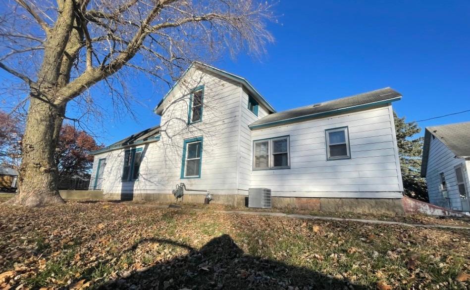 801 Main St., Crescent City, IL 60928