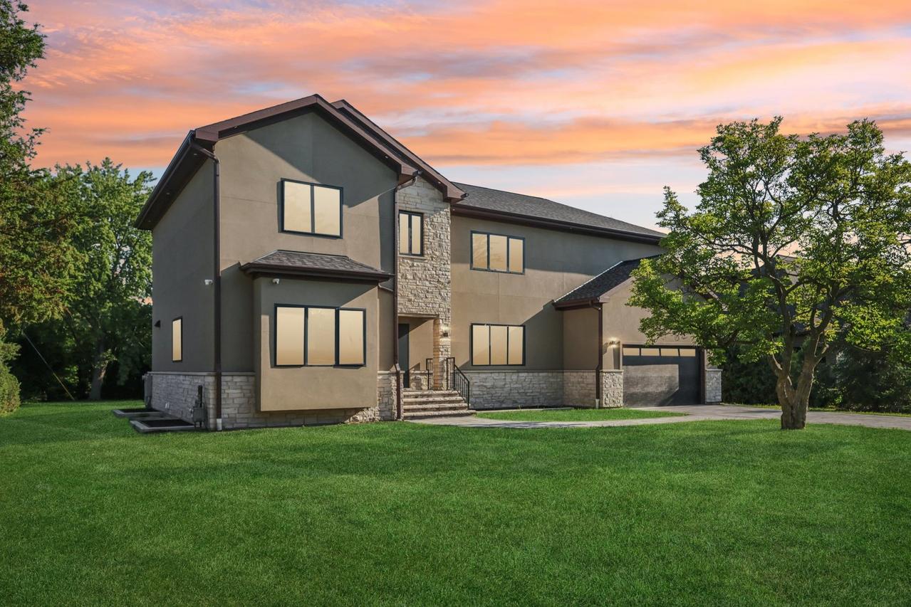 1744 Walnut Cir., Northbrook, IL 60062