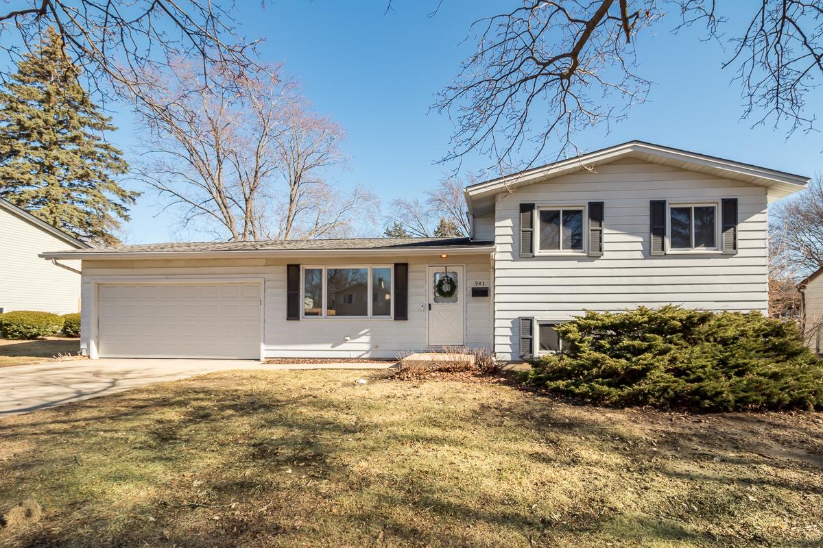 943 Cambridge Ln., Crystal Lake, IL 60014