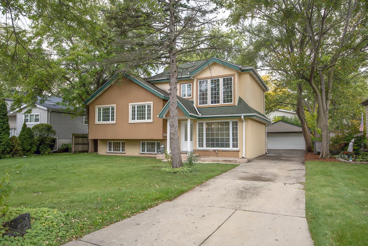 216 Flora Ave., Glenview, IL 60025