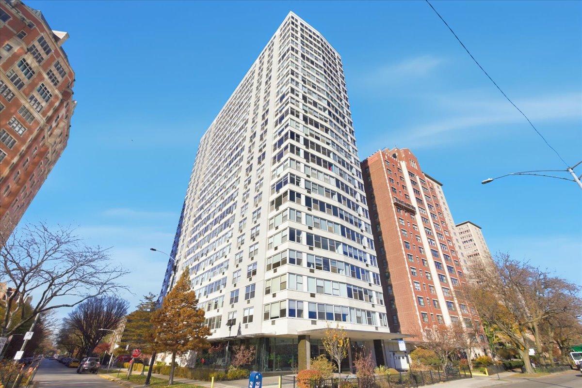 3900 N Lake Shore Dr. #17G, Chicago, IL 60613