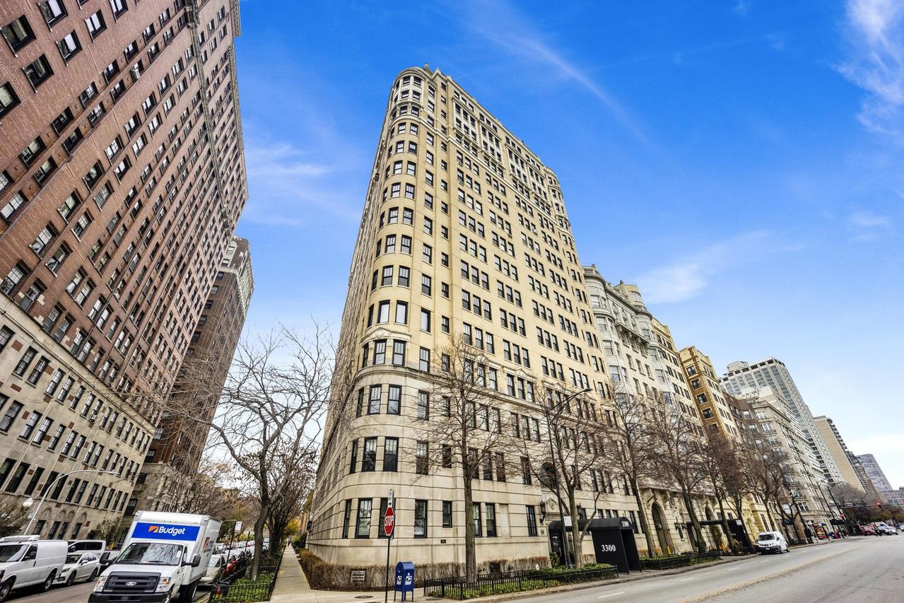 3300 N Lake Shore Dr. #13C, Chicago, IL 60657