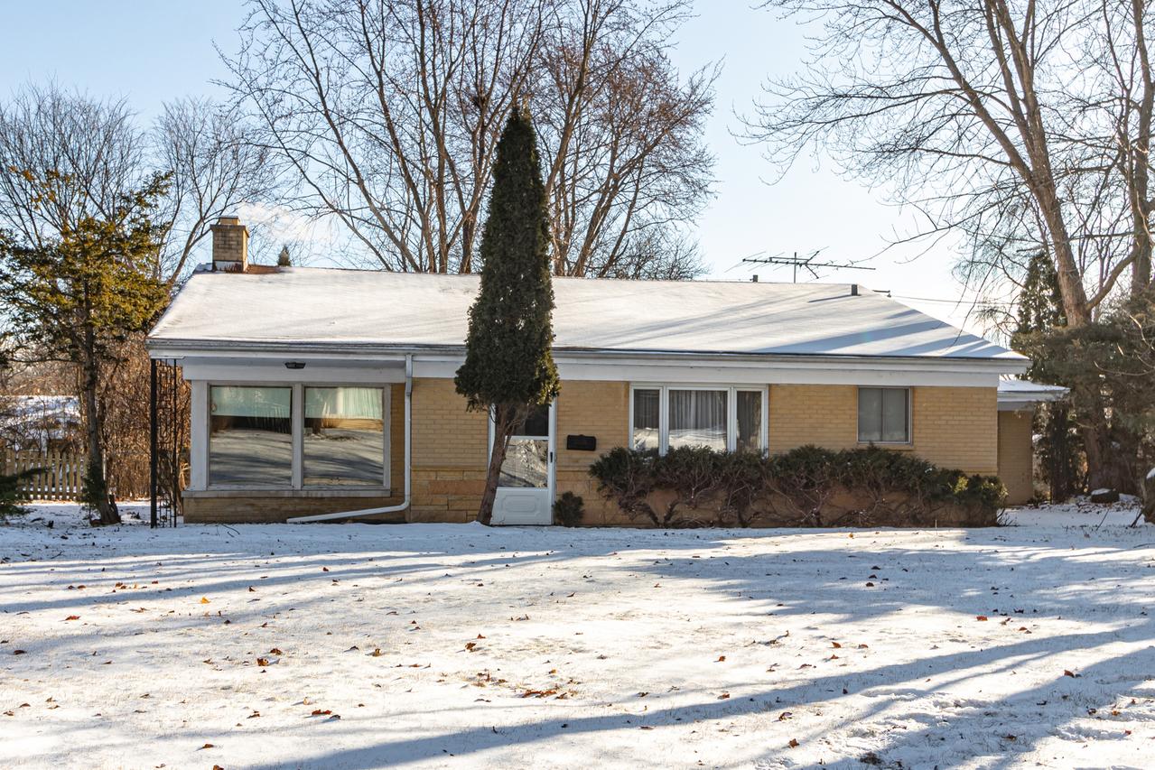 505 Lincoln Ave., Lake Bluff, IL 60044