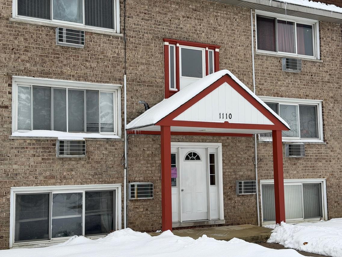 1110 W 18th St. #1E, Broadview, IL 60155