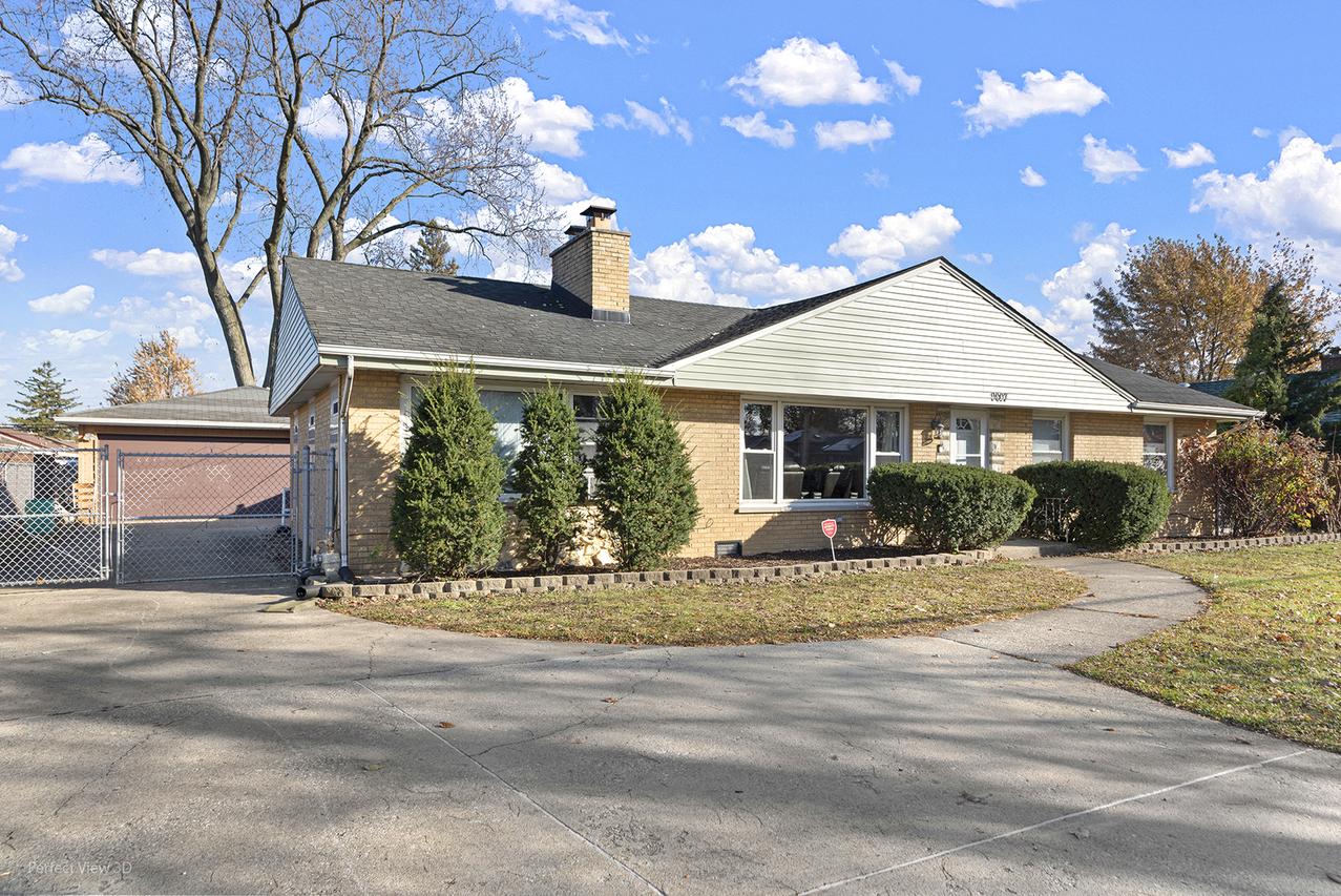 9007 Ridgeland Ave., Oak Lawn, IL 60453