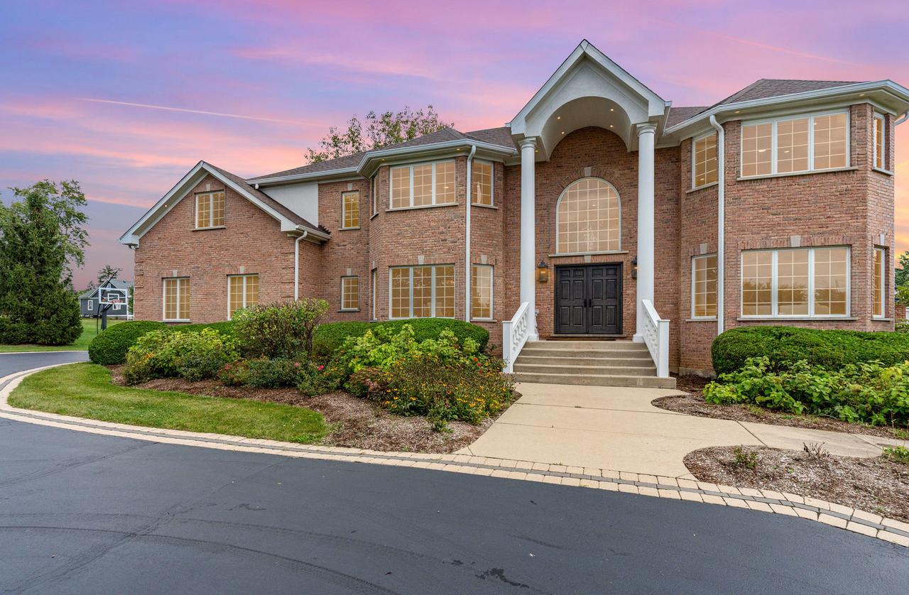 121 Florence Ave., Inverness, IL 60010