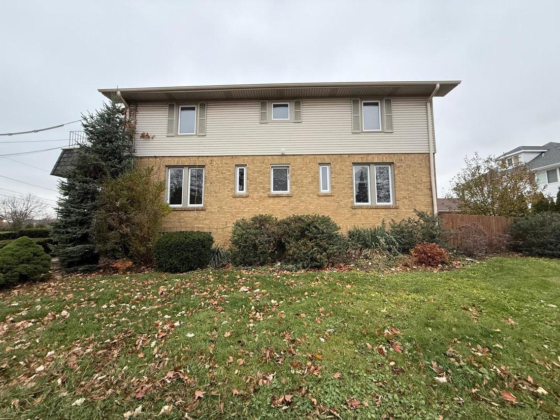 1420 Oakton St., Park Ridge, IL 60068