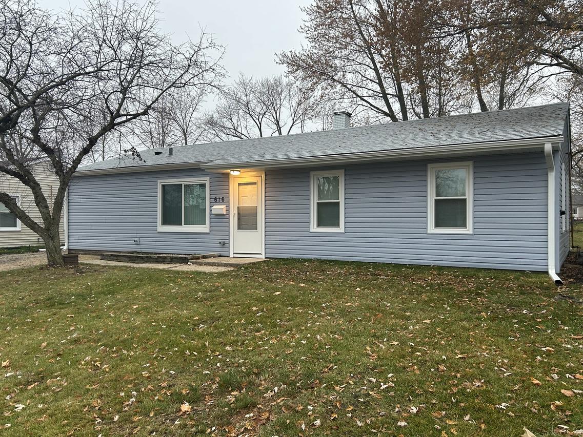 616 Parkside Cir., Streamwood, IL 60107