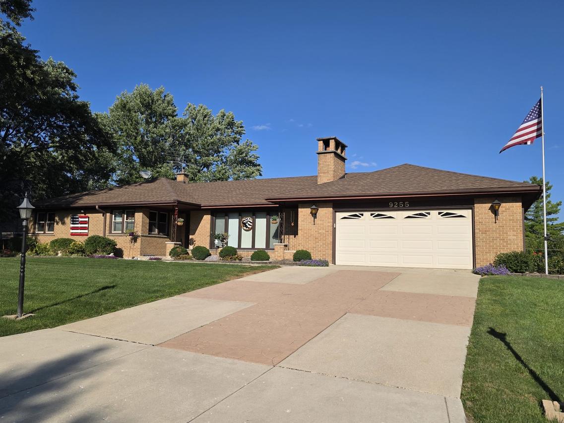 9255 S 86th Ave., Hickory Hills, IL 60457