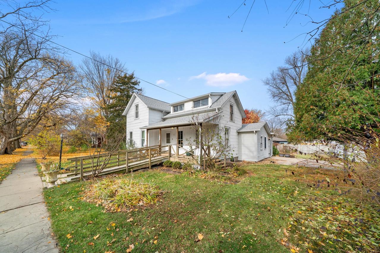 320 E Dekalb St., Somonauk, IL 60552