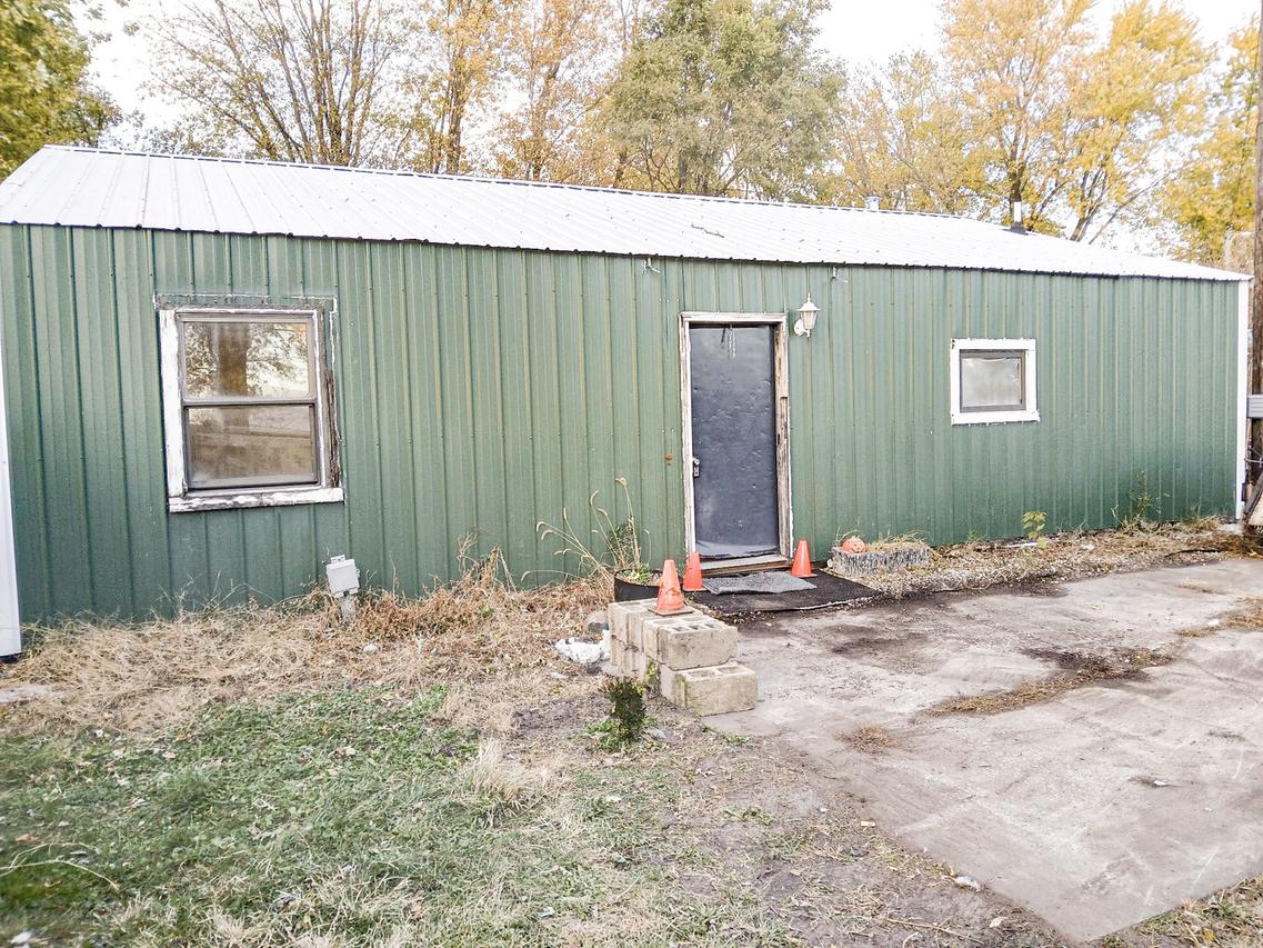 2112 E 2400 North Rd., Watseka, IL 60970