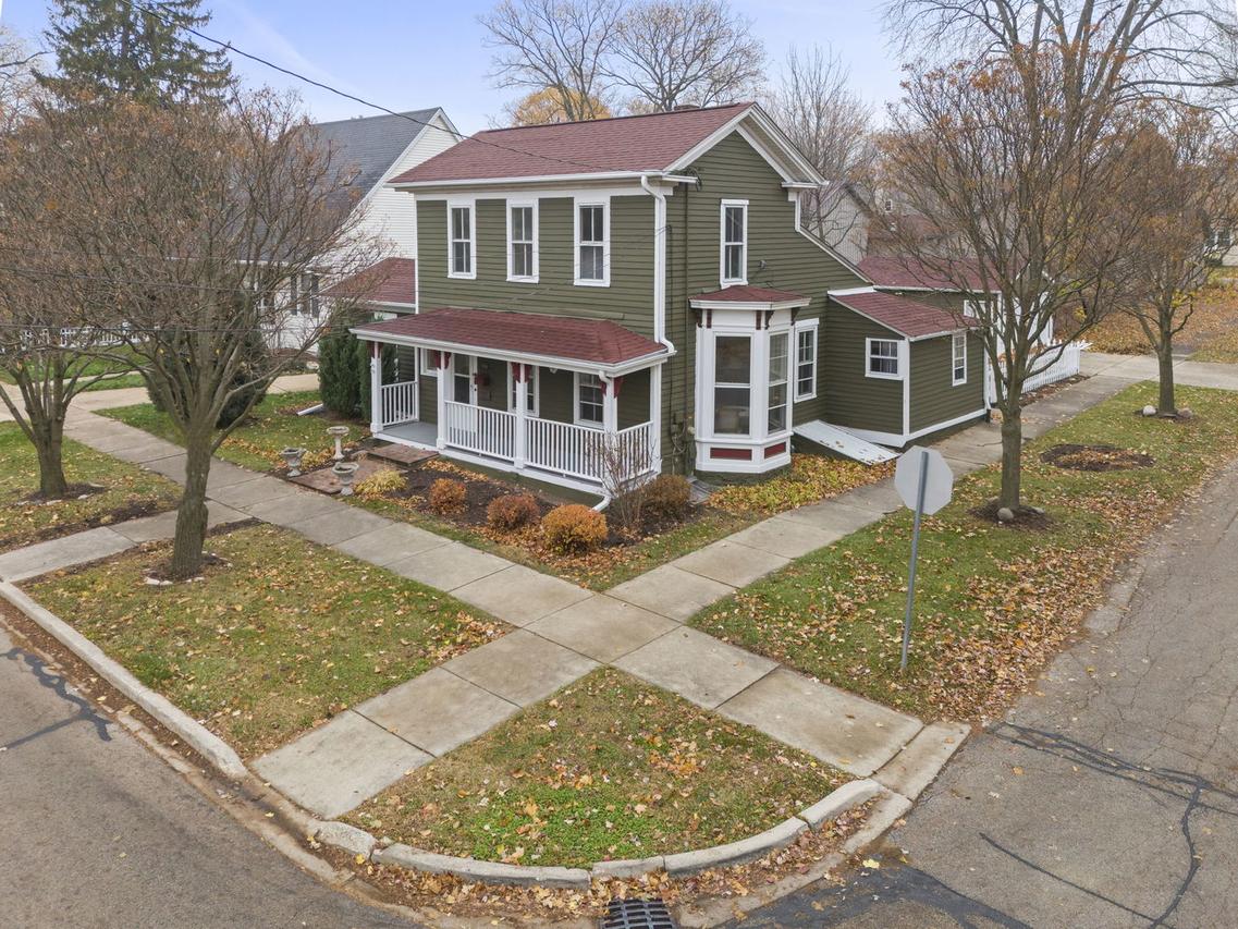 516 S 6th Ave., St. Charles, IL 60174