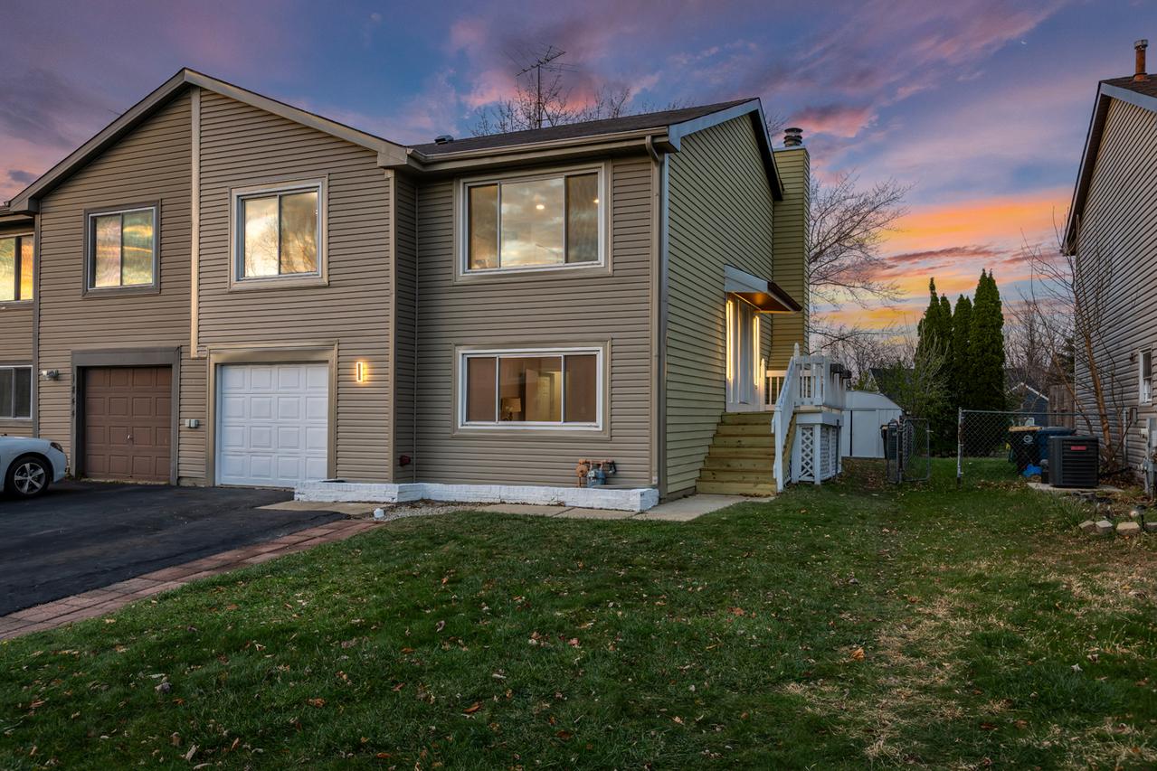 1842 Nautilus Ln., Hanover Park, IL 60133