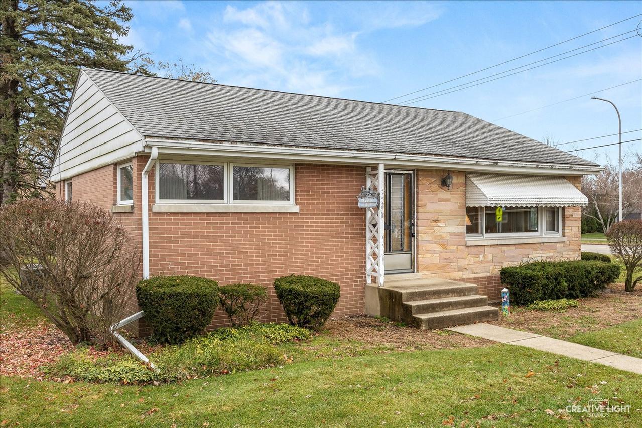 1103 Hiawatha Dr., Elgin, IL 60120