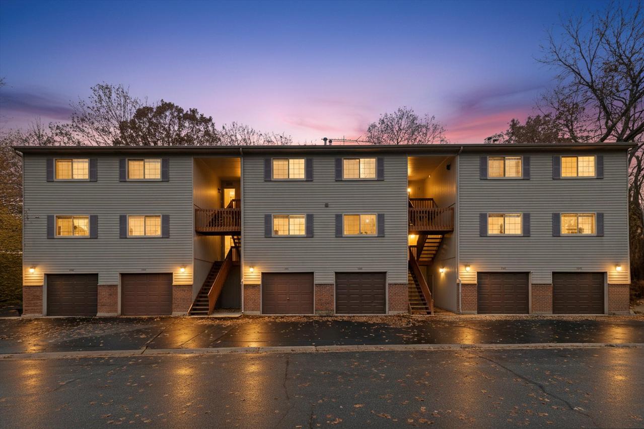 1017 Brookdale Dr., Carpentersville, IL 60110