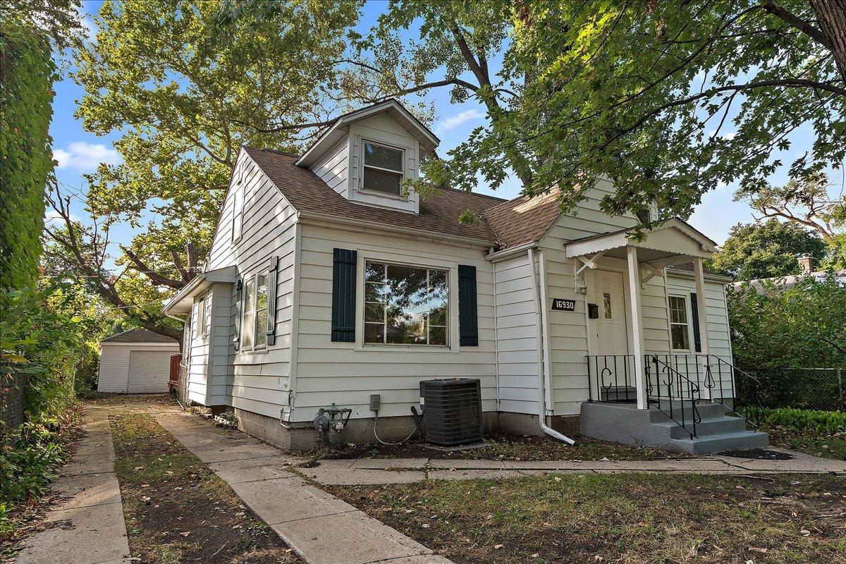16930 Winchester Ave., Hazel Crest, IL 60429