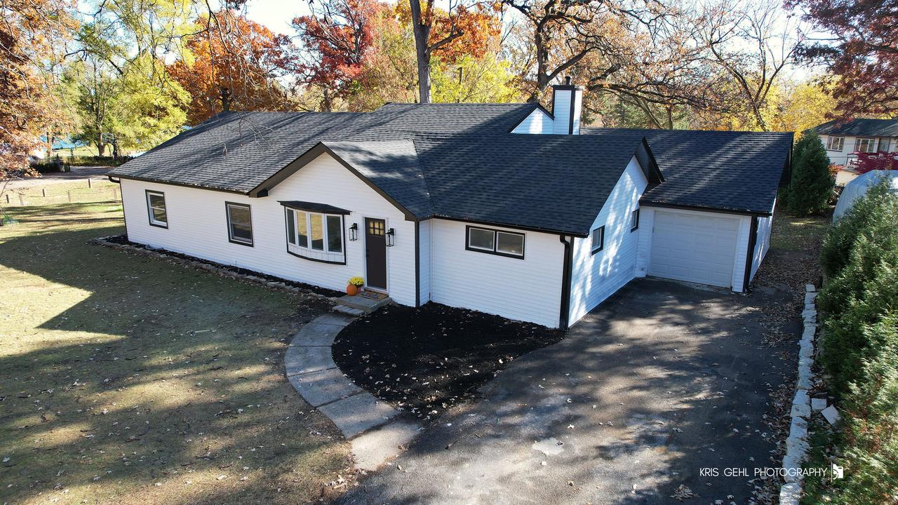 18653 W Willow Point Dr., Grayslake, IL 60030