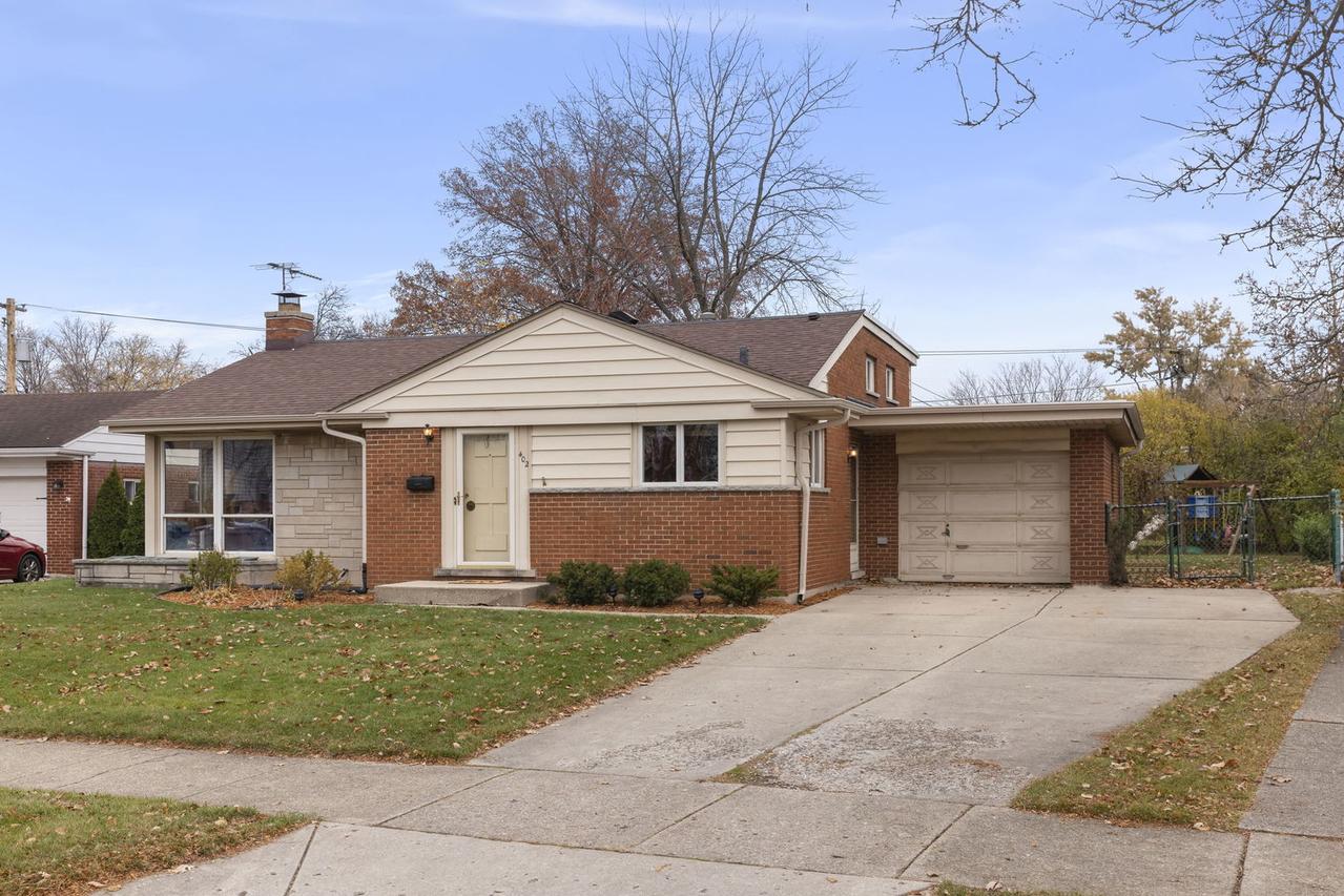 402 E Huntington Ln., Elmhurst, IL 60126